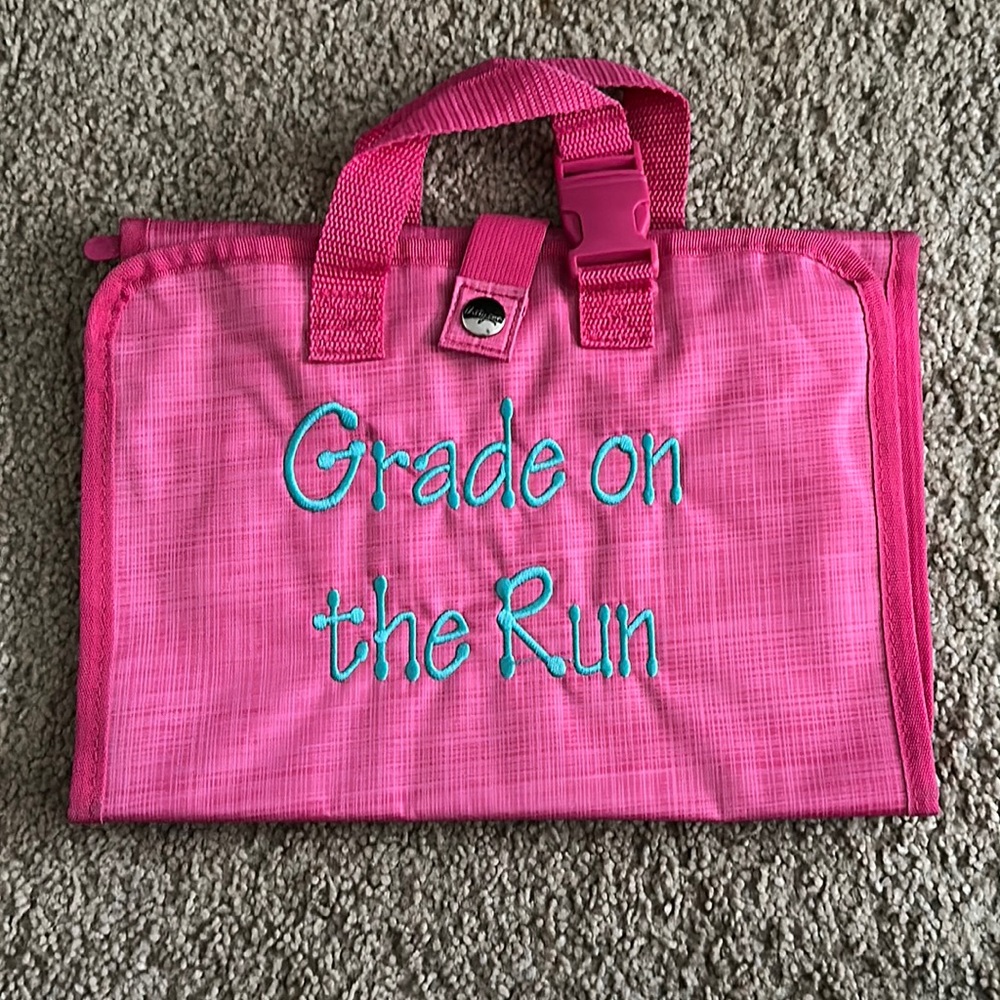 Thirty-One - Fold up Family Organizer Hanging - Grade on the run